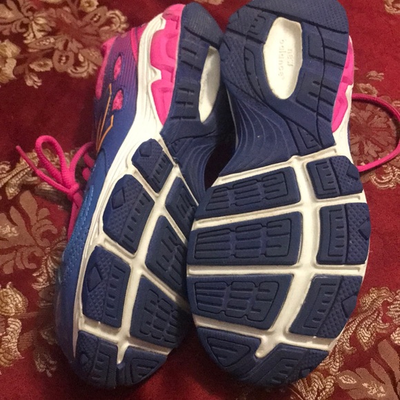 New Balance Girls Tennis Shoes EUC - Picture 4 of 4